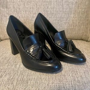 Like New💗💗VinceCamuto Chelivia Heeled Loafer